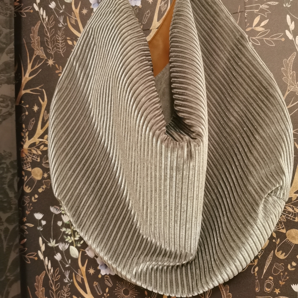 Gorgeous ANTHROPOLOGIE Velvet Corduroy Luxurious Bucket Bag/Hobo Bag! Like New!